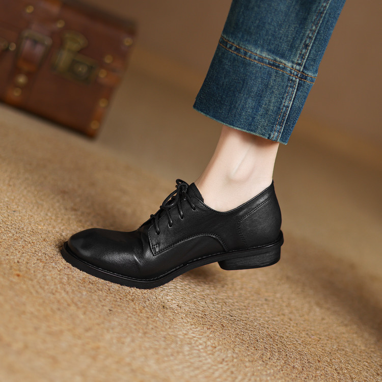 Deep Mouth Flat Shoes in Top Grain Leather with Square Toe and Low Block Heel