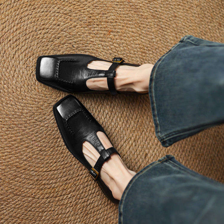 Deep Mouth Flat Shoes in Brown and Black - Style g.html